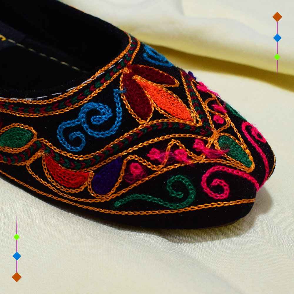 Traditional khussa shoes for ladies