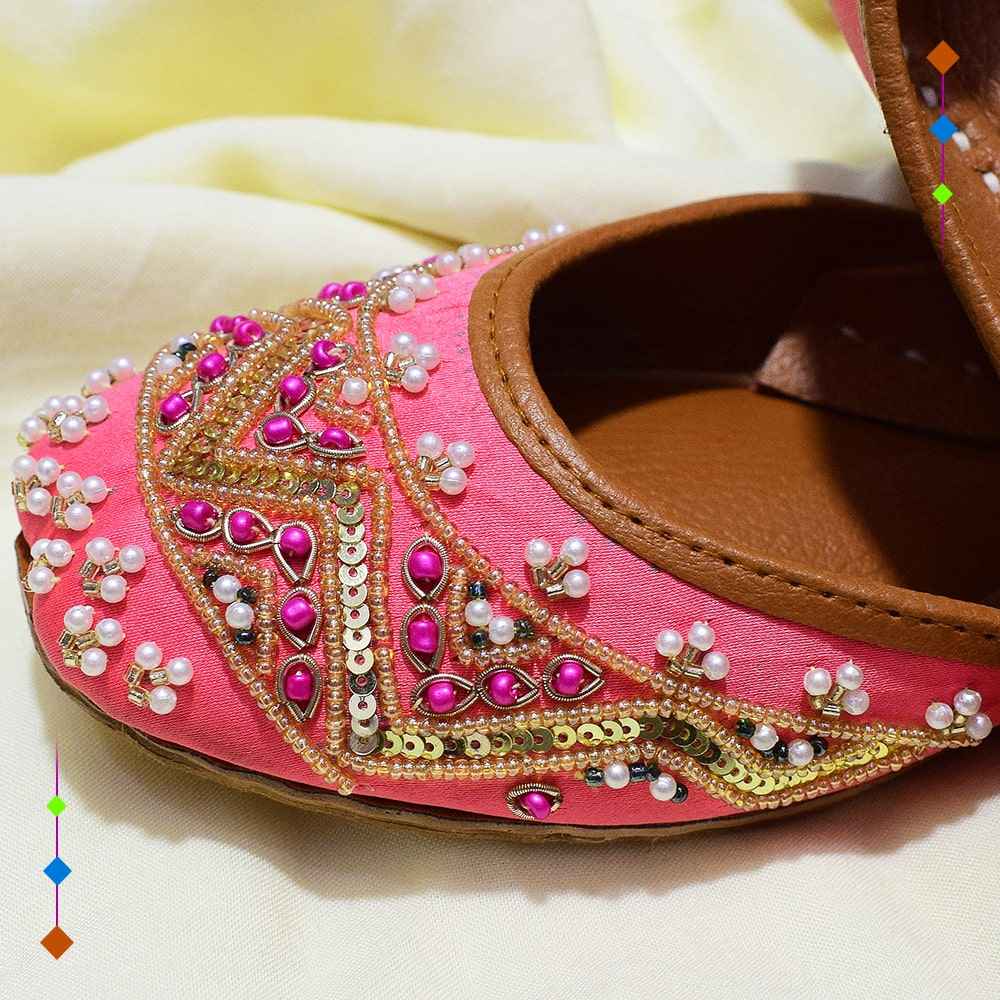 handmade pink khussa